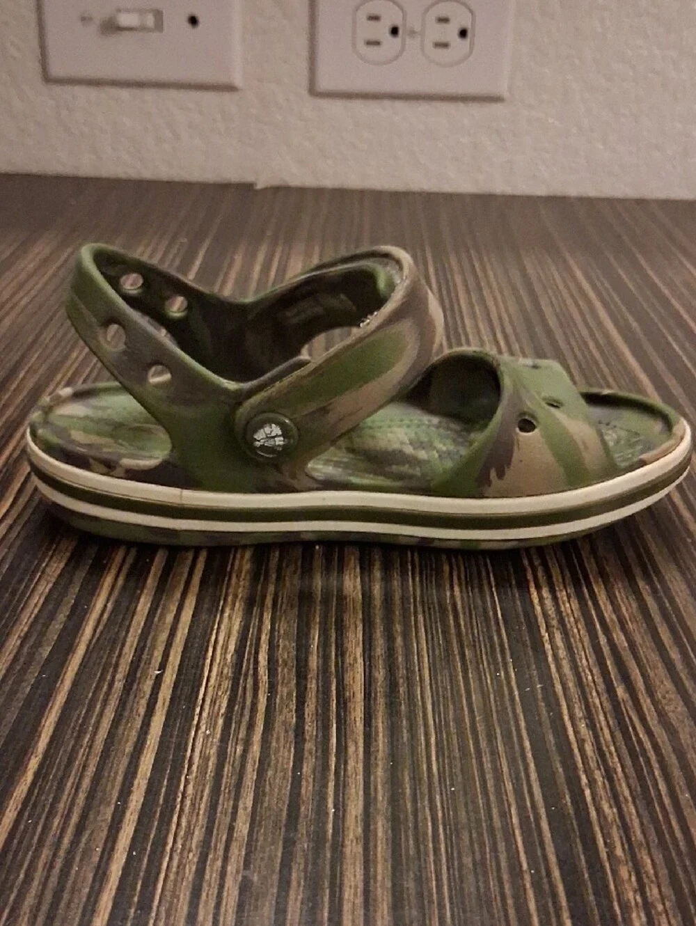 CROCS Kids Green Camo Strap Sandals